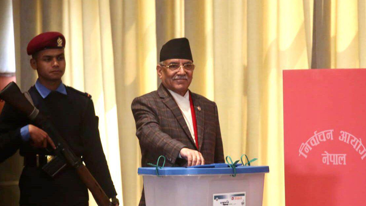 राष्ट्रपति निर्वाचन : प्रधानमन्त्री प्रचण्डले गरे मतदान 
